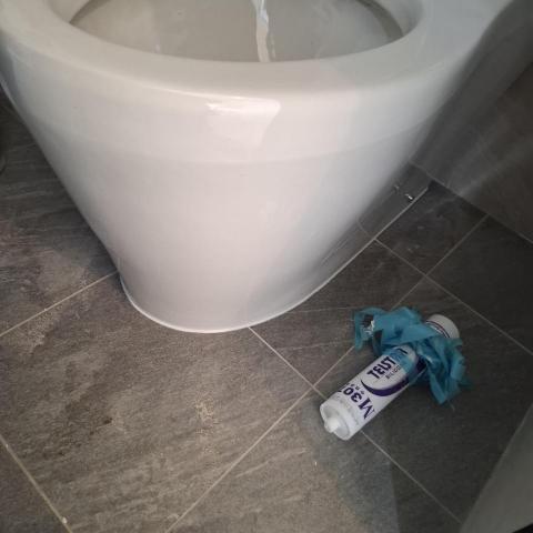 詠華工程有限公司 - 防霉白色，馬桶