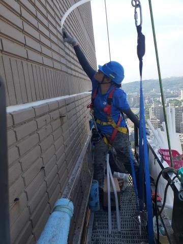 詠華工程有限公司 - 高空作業，PC板，山形磚