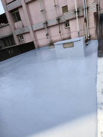 龍賦工作室 - 屋頂防水塗層施作後1