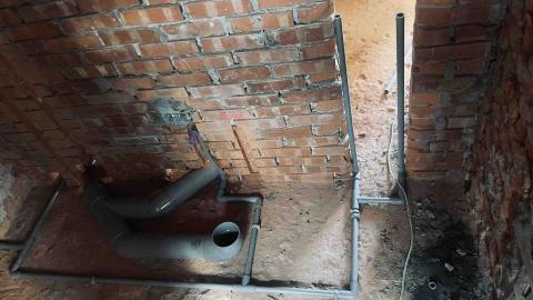 賴睿瑭 - 廁所管路安裝