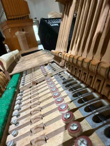 新展國際鋼琴維修技術 - 