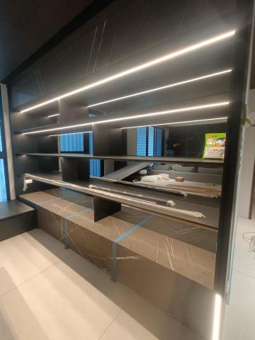 夜夜裝修 - 造型展示櫃貼黑色美耐板+燈飾