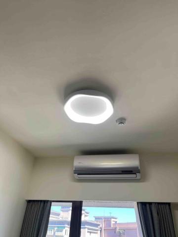 巫新達 - 吸頂燈安裝