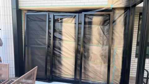 唯尊level 8手作漆藝工坊 - 台南 大樓名稱 世界巨星。 鋁窗框拉門噴漆改色白改黑