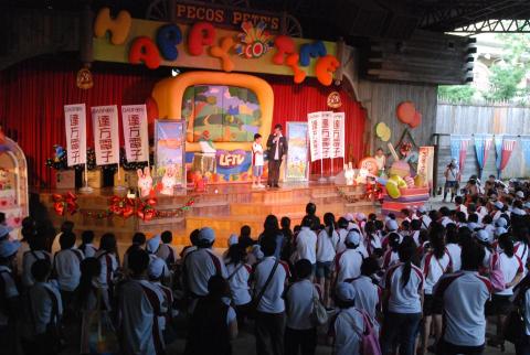 第一名魔-丁民 - 公司親子日，闔家觀賞魔術，度過美好的一天。