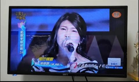 翎蕓 Wu - 參加過一些歌唱比賽 接觸告別式歌手一段時間 較擅長江蕙的歌曲 有幾個老闆找我接過場