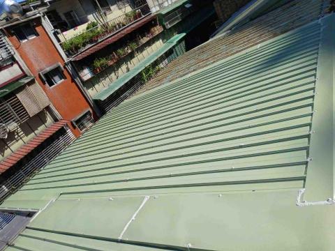 簡成勳 - 中和 屋頂浪板覆蓋