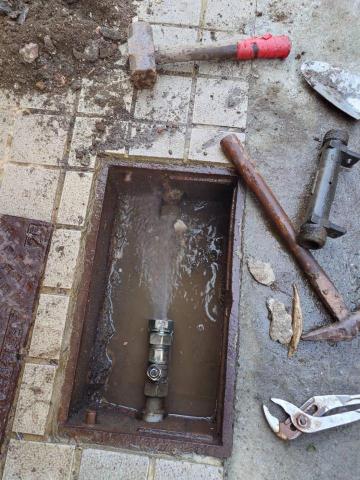 宇翊機電工程行 - 水錶先後座更換