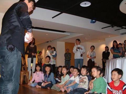 第一名魔-丁民 - 家庭生日聚會，小朋友非常期待。