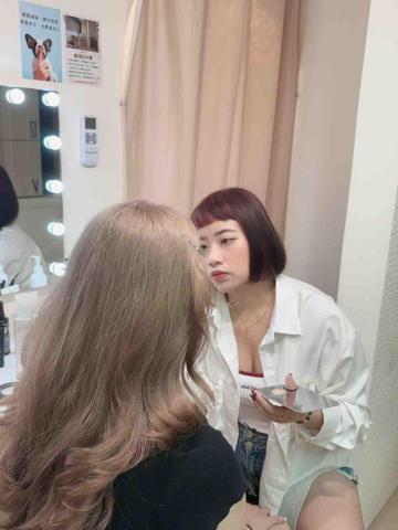 王卉妮 - 寫著想化妝的女孩找回自信