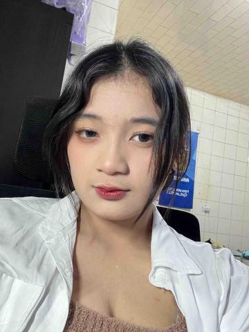 提供美甲店台中服務的專家Wan