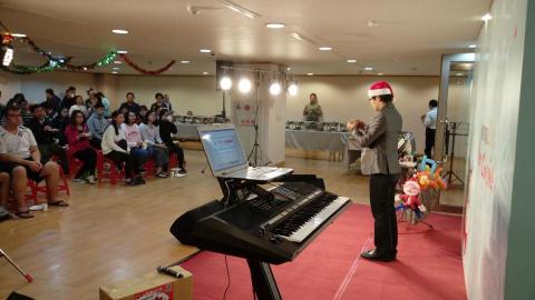 第一名魔-丁民 - 社區的聖誕節聚會。