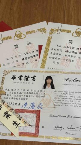 Chen Jael - 畢業於台南女中 擔任司儀