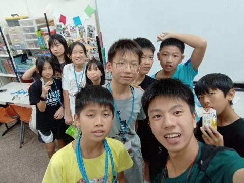 洪立仁 - 舉辦國中、國小生的夏令營