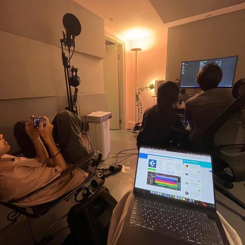 提供配樂服務的專家大聲