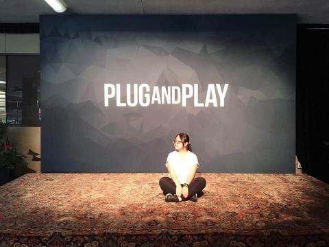 陳詩詠 - 於美國加州矽谷Plug and Play加速器/孵化器，與各式台灣新創團隊接受為期一個月之創新創業訓練。