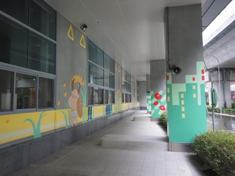 金樹晞藝術工作室 - 新北市環狀線捷運員工子女非營利幼兒園-接送區設計彩繪-結合環狀線歷史意象