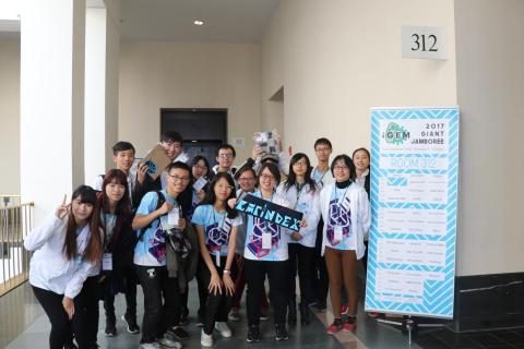 陳詩詠 - 創立國立中正大學第一支MIT國際跨領域競賽團隊，iGEM。
帶領來自7個科系、16位成員，從無到有發想並開發產品，前往美國波士頓競賽發表，榮獲銀獎。