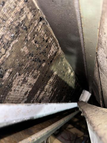 黃炳睿 - 吊隱風機保養前