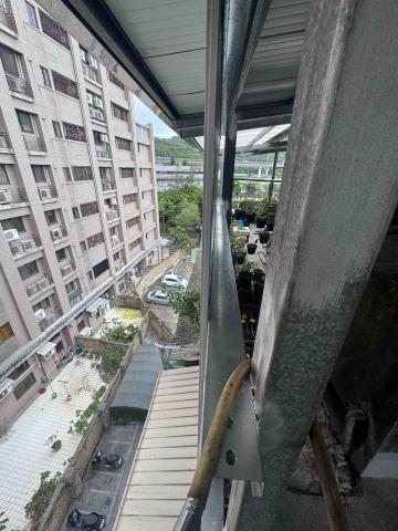 簡成勳 - 泰山 牆壁骨架浪板施工