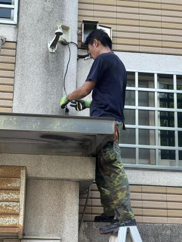 翔翎智慧科技 - 師父高樓層安裝監視器