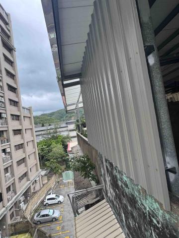 簡成勳 - 泰山 牆壁骨架浪板施工