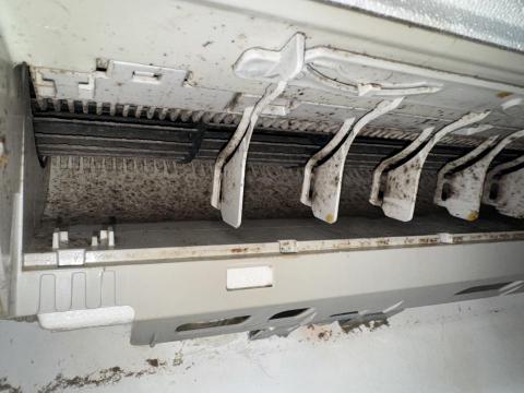 黃炳睿 - 分離式冷氣清洗前