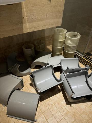 黃炳睿 - 吊隱風機風鼓輪清洗後
