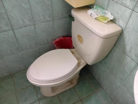 許耀文 - 更換 水箱內給排水零件