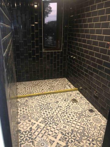 彰芳工程行 - 軌道磚配花磚，藝術家的浴室，我個人倍感暈眩