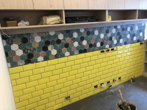 彰芳工程行 - 早餐店的磁磚鋪設