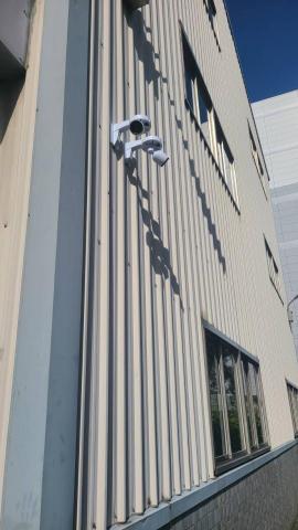 樂思達 - 團隊在進行設備安裝時，對於特殊牆面也能確保施工品質及美觀度達到最佳標準。