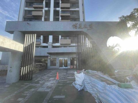 彰芳工程行 - 桃園中壢博美鹿柴（清水模）跟全棟油漆！