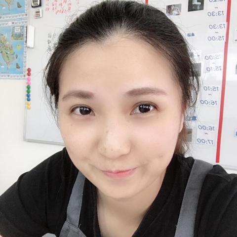 提供吧台服務的專家蔡允綺