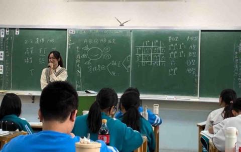 李翔雲 - 國中生物正課