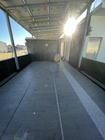 小李 - 屋頂防水中塗加貼網