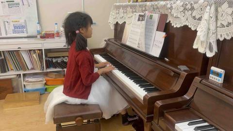 台北鋼琴老師涂玟棋 - 依依