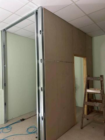 李進鑫 - 隔間房間