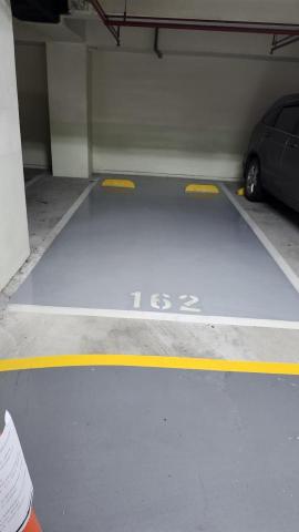 小李 - 停車格上漆