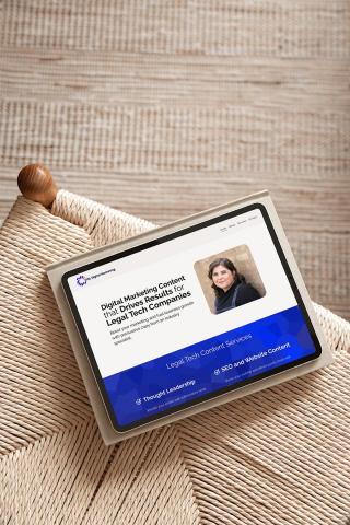 63號網頁設計工作室 - 位於美國芝加哥的行銷顧問公司，這次的專案協助客戶把網站從WordPress搬家至Squarespace，並重新設計網站。

在策略會議中，客戶提到她喜歡粉紅色，希望品牌主色是粉紅色；最終我們使用藍色搭配粉紅色，做為網站設計的主要色調；藍色容易幫助客戶與受眾建立信賴感與專業的顏色。另外，我們尋找素材讓客戶的網站更能展現她的個人特色與價值觀。

此次專案更使用我們自行開發的設計模組，讓客戶的網站更獨一