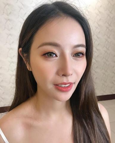Bonnie make up - 試妝的目的，是找到 最適合妳五官、個性與婚禮風格 的妝髮。

這次幫新娘做的是
乾淨立體 &times; 微氣勢 &times; 泰系感 的試妝方向，
先確認妝感細節、光影比例與髮型線條。

✨ 底妝：薄透光澤、檢查膚色明亮度
✨ 眼妝：微拉長眼型，測試睫毛濃度與深邃度
✨ 修容：調整光影位置，讓臉型更立體
✨ 髮型：示範蓬度、線條方向與整體感

試妝不是要最華麗，
而是要找到 最適合妳的版本。
正式宴客當天會再更精緻、