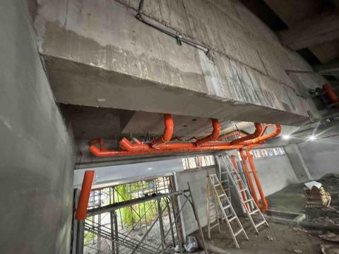 阿文水電弱電 - 廁所排水吊管施作