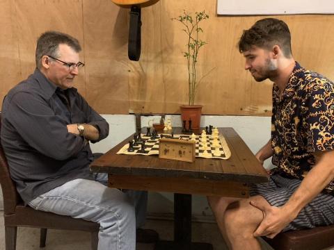 歐查理／Charlie Osborne - 西洋棋比賽，我的對手太厲害！