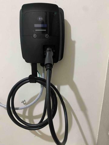 賴先生 - 充電樁安裝