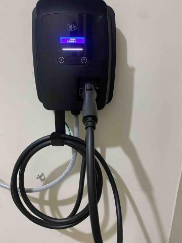 賴先生 - 充電樁安裝