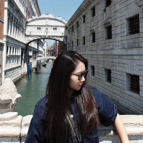 提供配音服務的專家Eddie