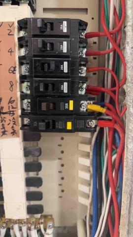 翁廷佑 - 查迴路後完成更換無熔絲開關（漏電斷路器）