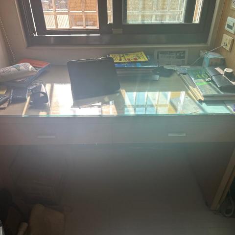 提供收纳桌子服務的專家施博焄