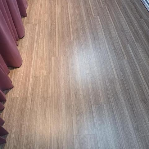 知足全方位居家清潔 - 地板清潔後光亮顯眼