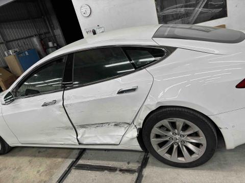 林季蒲 - 鋁合金嚴重變形更換鈑件